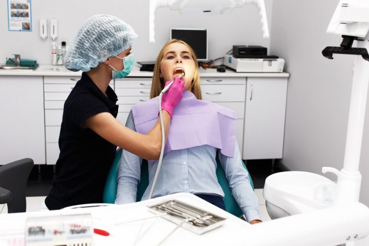 Dental Anxiety: How to Have a More Comfortable Tooth Cleaning at the Dentist